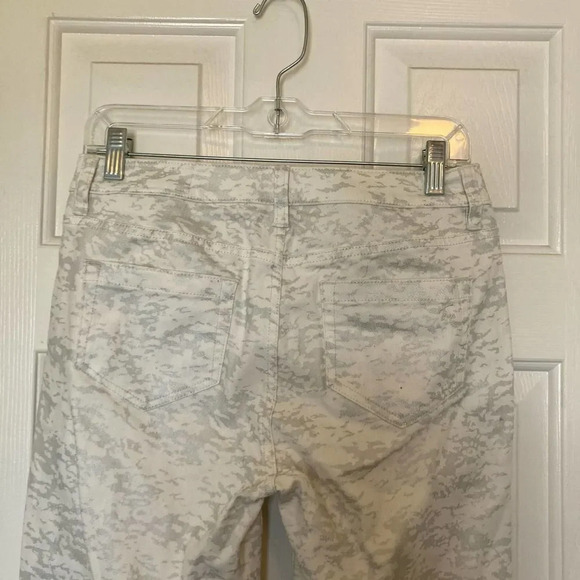 Two by Vince Camuto Gray and White Speckled Camo Jeans Size 4 - Picture 7 of 8
